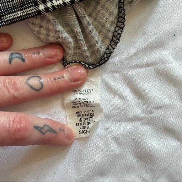 Black & White Plaid Mini Skirt with Side Slit | Y2K Grunge Preppy - Picture 7 of 7